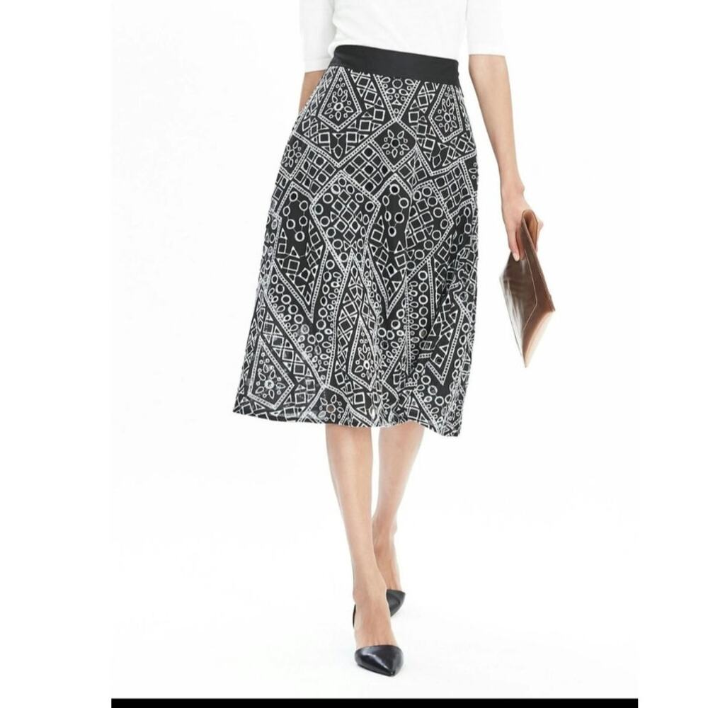 Banana Republic Geo Lace Midi Skirt Size: 6